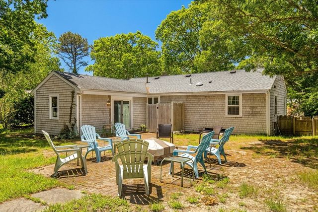 6 Parkwood Ct, Yarmouth, MA 02664