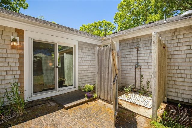 6 Parkwood Ct, Yarmouth, MA 02664