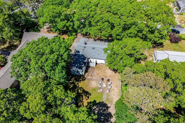 6 Parkwood Ct, Yarmouth, MA 02664