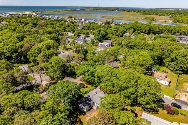 6 Parkwood Ct, Yarmouth, MA 02664
