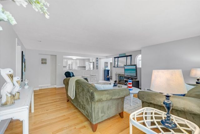 6 Parkwood Ct, Yarmouth, MA 02664