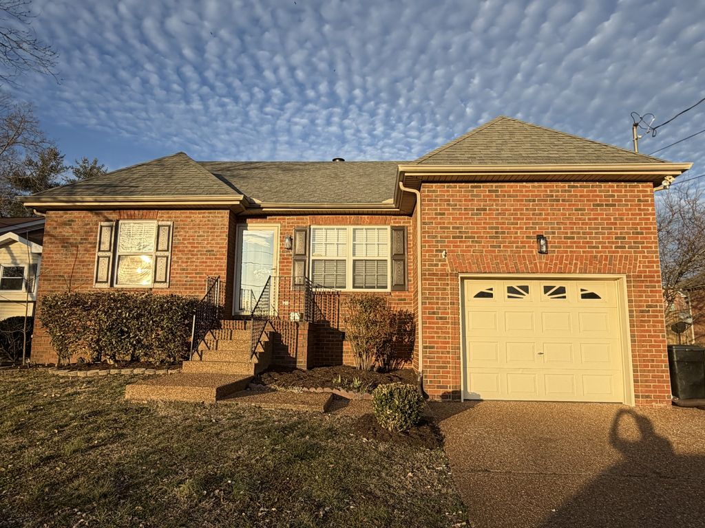 148 S Birchwood Dr, Hendersonville, TN 37075