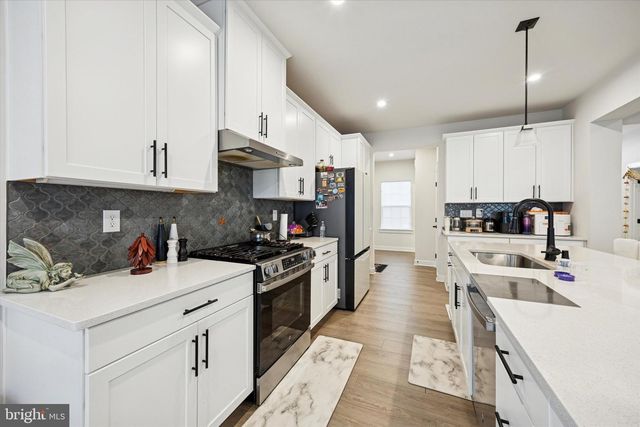 243 CHASTAIN DR, Honey Brook, PA 19344