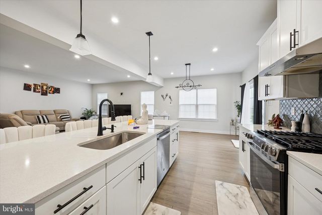 243 CHASTAIN DR, Honey Brook, PA 19344