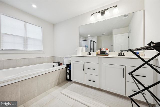 243 CHASTAIN DR, Honey Brook, PA 19344