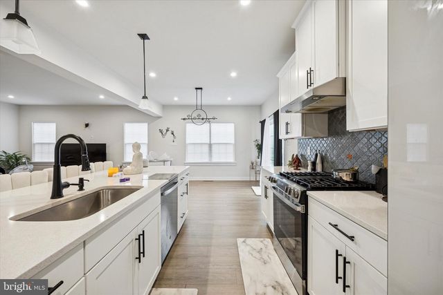 243 CHASTAIN DR, Honey Brook, PA 19344