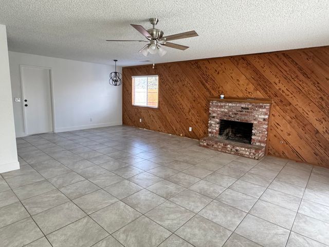 1732 S Burke Street, Visalia, CA 93292