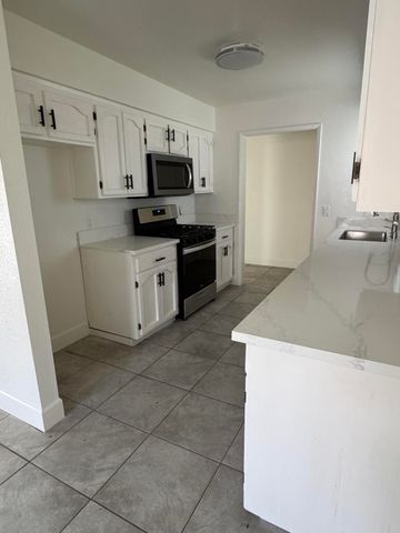 1732 S Burke Street, Visalia, CA 93292