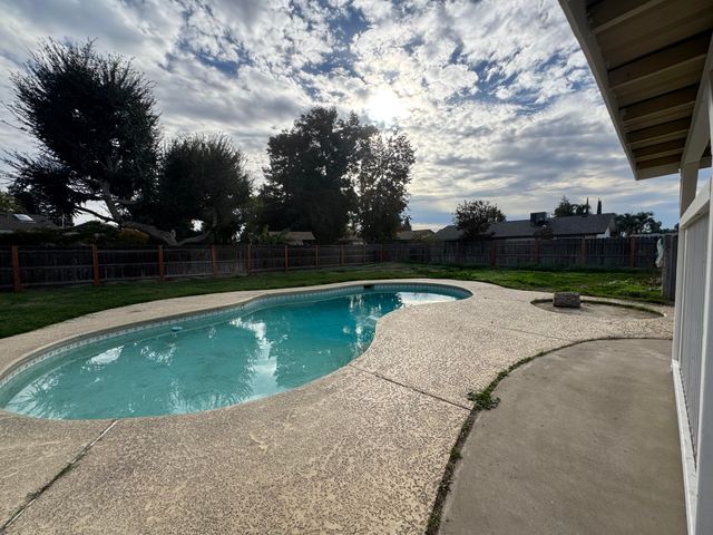 1732 S Burke Street, Visalia, CA 93292