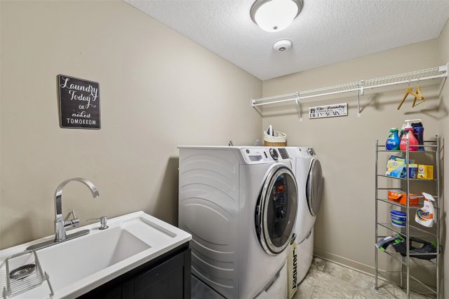 14400 Plum Drive, Urbandale, IA 50323