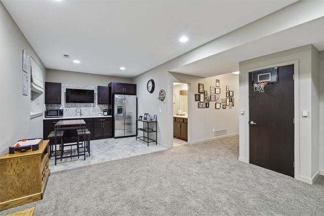 14400 Plum Drive, Urbandale, IA 50323