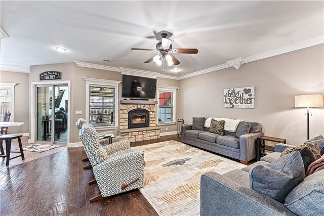 5703 S 45th Street, Rogers, AR 72758