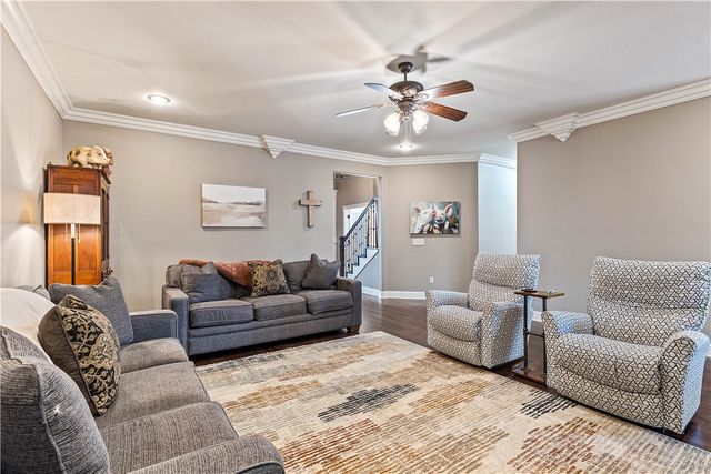 5703 S 45th Street, Rogers, AR 72758