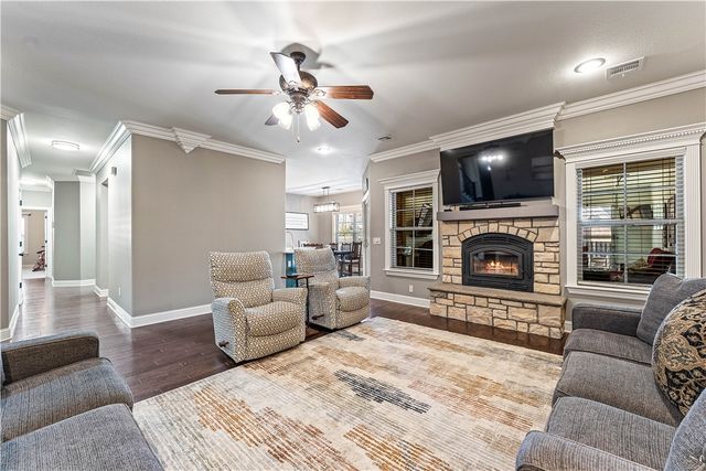 5703 S 45th Street, Rogers, AR 72758