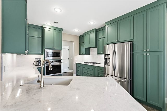 5703 S 45th Street, Rogers, AR 72758