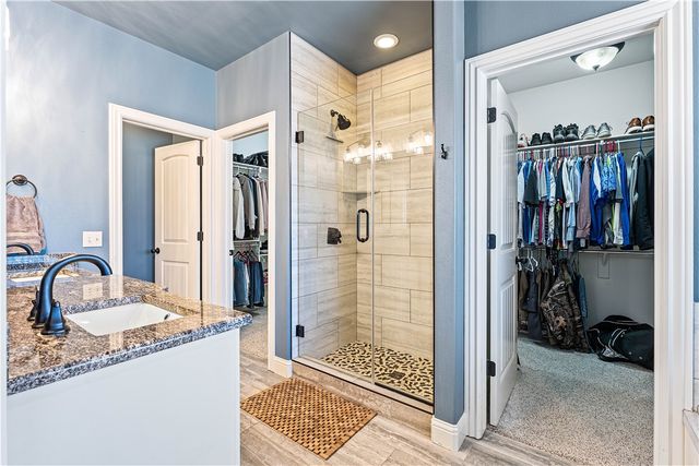 5703 S 45th Street, Rogers, AR 72758