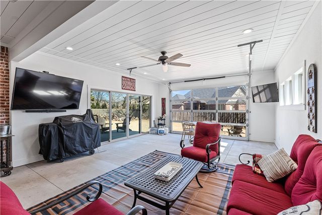 5703 S 45th Street, Rogers, AR 72758