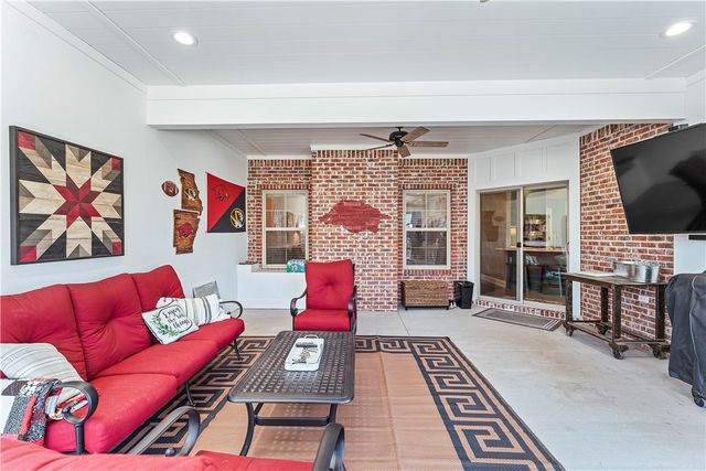 5703 S 45th Street, Rogers, AR 72758