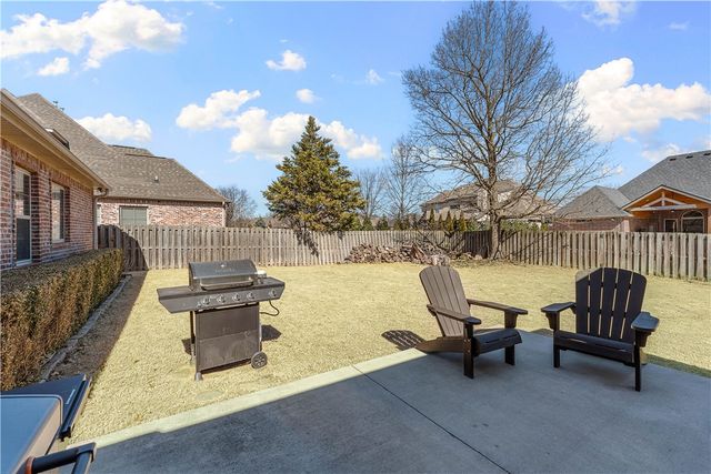 5703 S 45th Street, Rogers, AR 72758