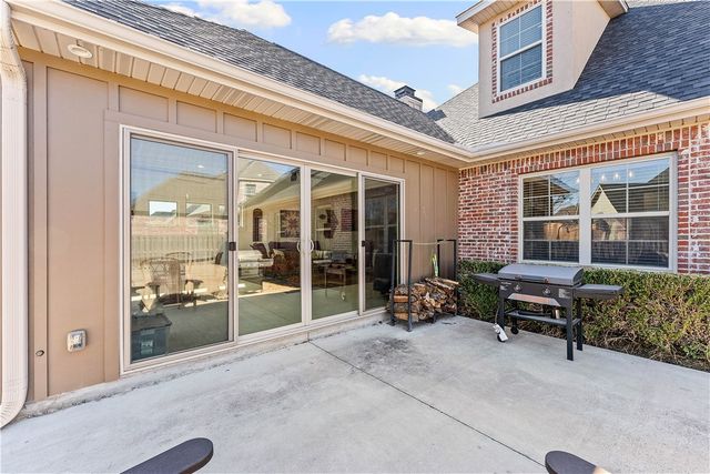 5703 S 45th Street, Rogers, AR 72758