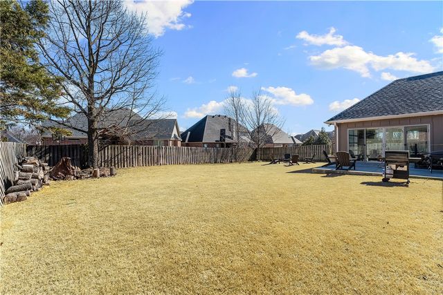 5703 S 45th Street, Rogers, AR 72758