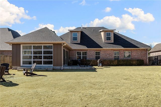 5703 S 45th Street, Rogers, AR 72758