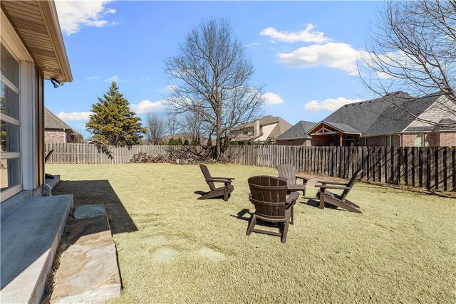 5703 S 45th Street, Rogers, AR 72758