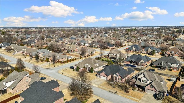 5703 S 45th Street, Rogers, AR 72758