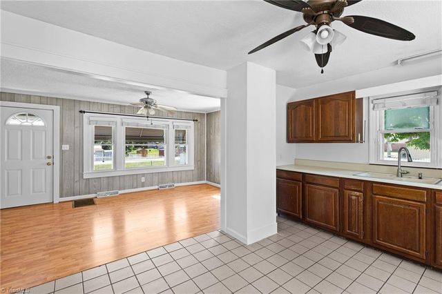 102 Grimes Park Drive, Thomasville, NC 27360