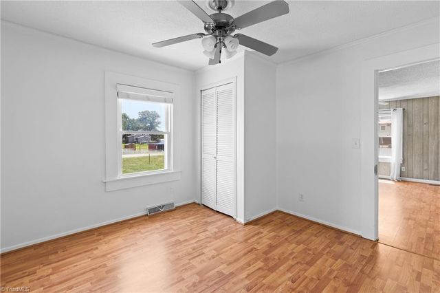 102 Grimes Park Drive, Thomasville, NC 27360