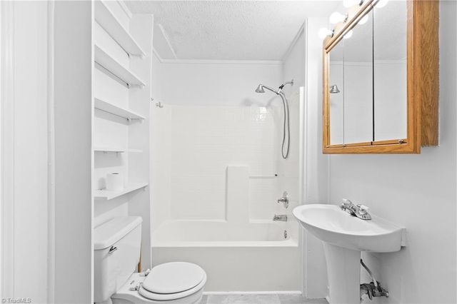 102 Grimes Park Drive, Thomasville, NC 27360