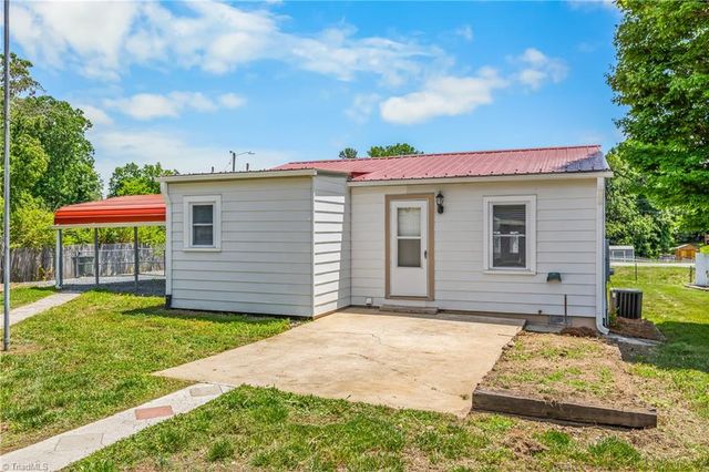 102 Grimes Park Drive, Thomasville, NC 27360