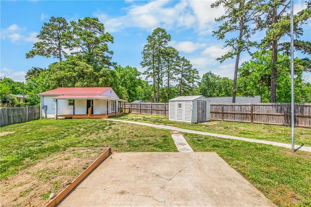 102 Grimes Park Drive, Thomasville, NC 27360