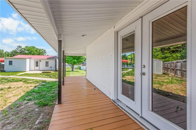 102 Grimes Park Drive, Thomasville, NC 27360