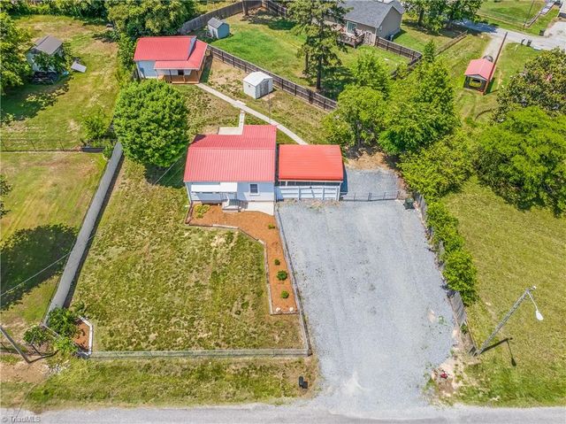 102 Grimes Park Drive, Thomasville, NC 27360