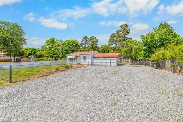 102 Grimes Park Drive, Thomasville, NC 27360