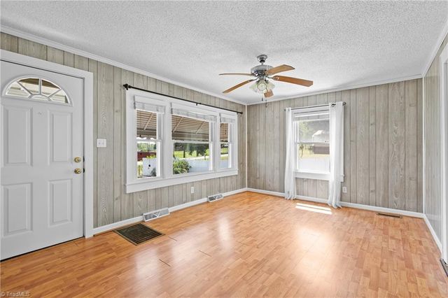 102 Grimes Park Drive, Thomasville, NC 27360