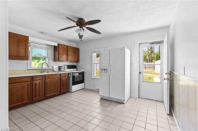 102 Grimes Park Drive, Thomasville, NC 27360