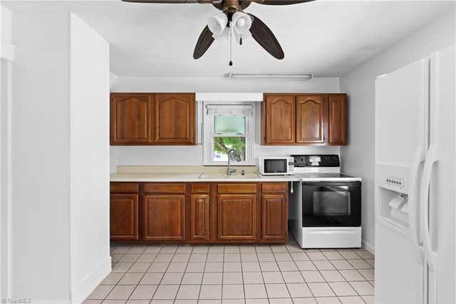 102 Grimes Park Drive, Thomasville, NC 27360