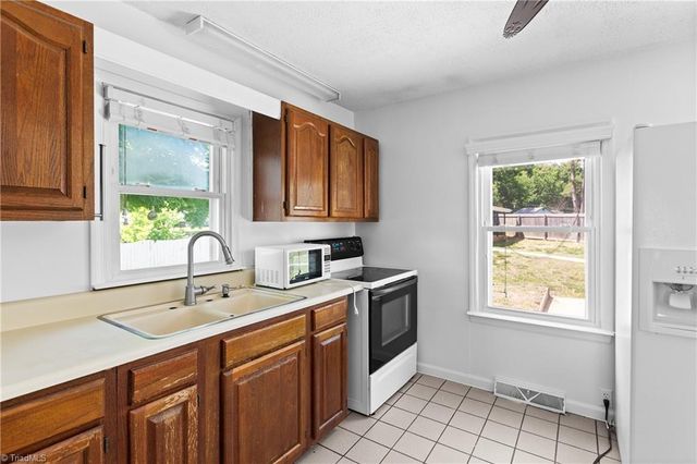 102 Grimes Park Drive, Thomasville, NC 27360
