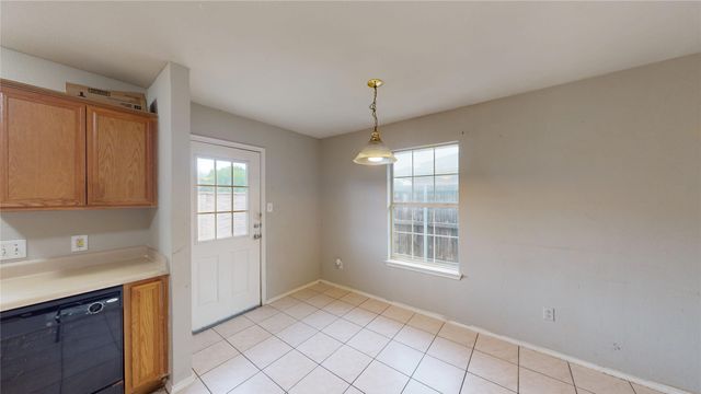 5213 Mimi Court, Dallas, TX 75211