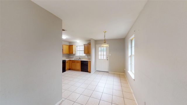 5213 Mimi Court, Dallas, TX 75211