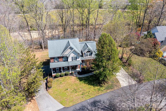 2586 Henry Falls Drive, Hickory, NC 28602