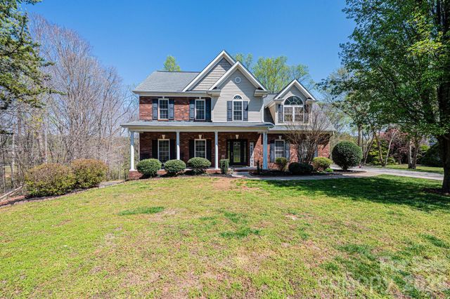 2586 Henry Falls Drive, Hickory, NC 28602