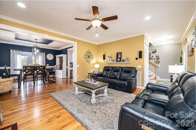 2586 Henry Falls Drive, Hickory, NC 28602