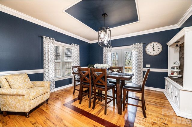 2586 Henry Falls Drive, Hickory, NC 28602