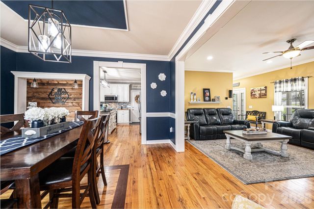 2586 Henry Falls Drive, Hickory, NC 28602