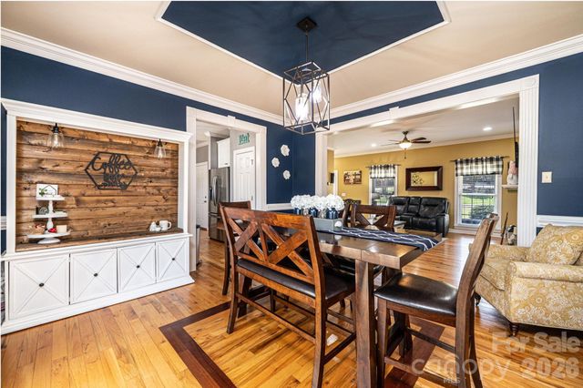 2586 Henry Falls Drive, Hickory, NC 28602