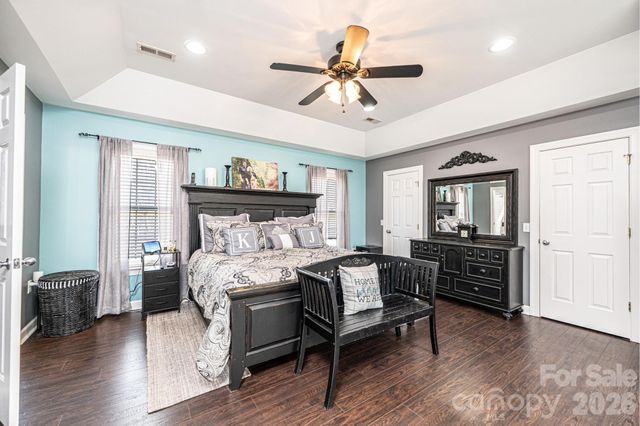 2586 Henry Falls Drive, Hickory, NC 28602