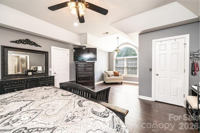 2586 Henry Falls Drive, Hickory, NC 28602